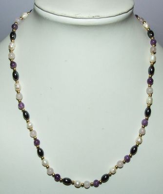 Bezaubernde Kette aus Amethyst, Bergkristall, Hämatit und Perlen - 53 cm