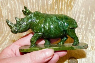 Bezauberndes Nashorn aus Verdit - liebevolle Handarbeit - 11,4 cm; 298 g