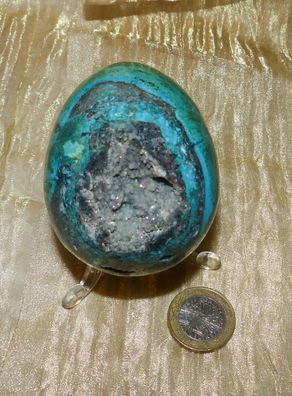 Außergewöhnliches Chrysokoll Ei mit Kristalldruse 6,8 cm; 288 g aus Peru