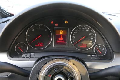 Audi A4 8E B6 Tacho Tachometer Kombiinstrument 8E0920900G 348.000KM TDI Diesel