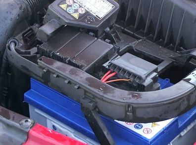 VW Fox 5Z Kasten Abdeckung Batterie Sicherungsträger Sicherung Sicherungskasten