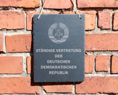 Schiefertafel "Ständige Vertretung der Deutschen Demokratischen Republik" #0014 Ossi