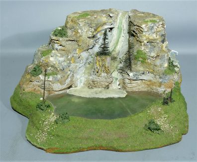 Preiser H0/00 Nr.1043 Diorama Bergsee mit Wasserfall Holz Masse frühe 50er Jahre