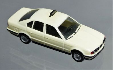 Herpa H0 4110 BMW 525i Limousine PKW Taxi