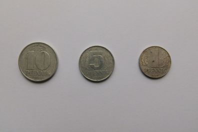 drei DDR -Münzen: 10 Pfennig 1967 A / 5 Pfennig 1968 A / 1 Pfennig 1968 A