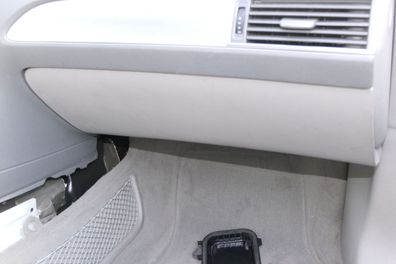 Audi A6 4F Handschuhfach Griff für Handschuhfachdeckel Deckel Klappe grau