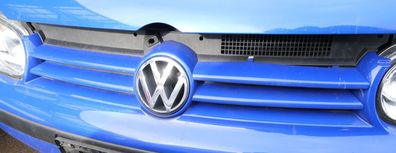 VW Golf 4 Grill Kühlergrill VW Zeichen Logo blau LW5Z