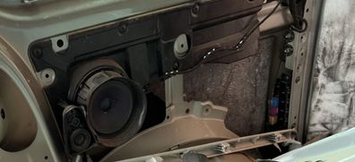 VW T5 hinten rechts Lautsprecher Halter Halterung Box Boxen 7H0035242A