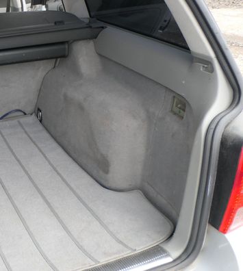 VW Passat 3BG 3B Abdeckung Verkleidung Kofferraum hinten rechts grau