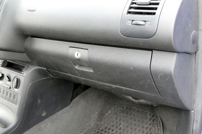 VW Lupo Seat Arosa Handschuhfach Fach Griff Klappe schwarz 6E1857101 Kratzer