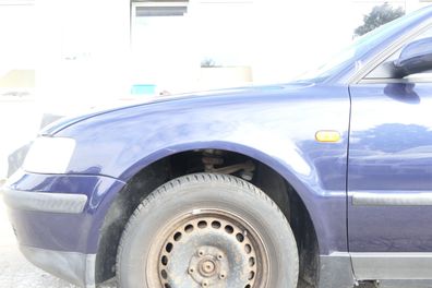 VW Passat 3B Kotflügel vorne links blau LN5Y