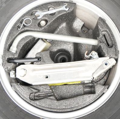 Audi A3 8P Bordwerkzeug Pannenset Wagenheber Werkzeug