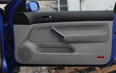 VW Golf 4 2/3-Türer Türverkleidung Verkleidung Tür vorne rechts grau