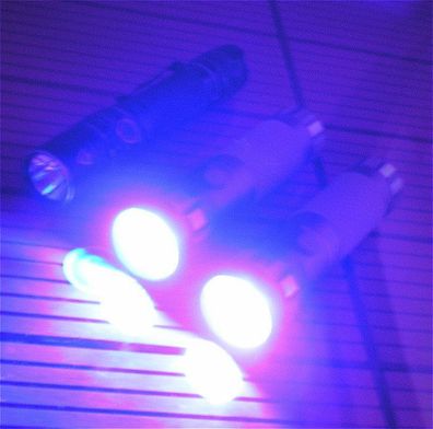 3 Stück LED Taschenlampen Aluminium 1x Fenix FD35 2x Varta UV Schwarzlicht