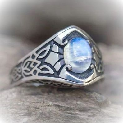 Cooler Mondstein Ring im Viking Design