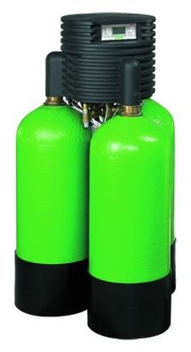 Grünbeck Enthärtungsanlage Delta-p 2" I Podest Salztank 210 l, 3 grüne Flaschen