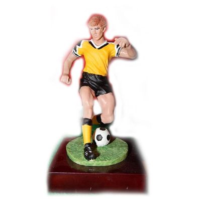 Fußballspieler mit Ball gelb-schwarz 18cm (Gr. 18x9x9cm)