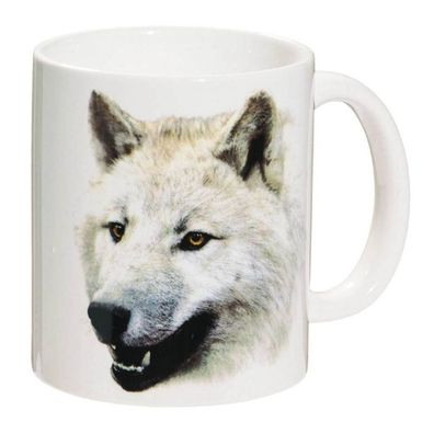 Tasse weißer Wolf zeigt seine Zähne