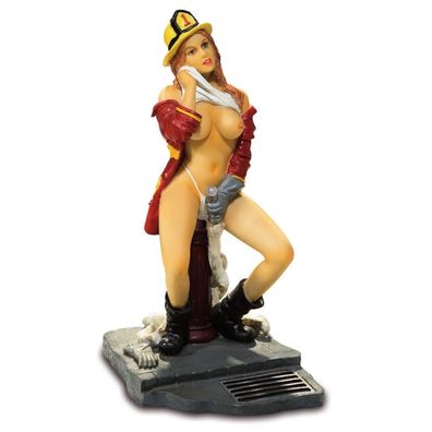 Feuerwehr Frau sitzt auf Hydranten (Gr. 25x12,5x15cm)