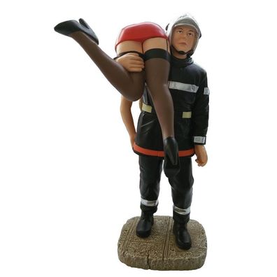 Feuerwehr Mann trägt Frau über Schulter (Gr. 20x13x12cm)