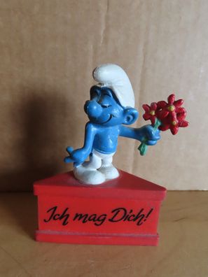 Figur Schlupf auf Sockel mit roten Blumen -Ich mag Dich- Schleich 1980