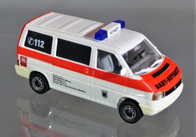 AWM H0 Einsatzfahrzeug VW Caravelle T4 Bus Feuerwehr Baby-Notarzt-Wagen Datteln