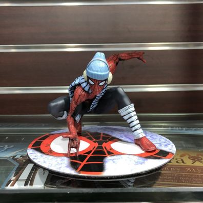 12cm Spider-man mit Mütze und Schal Action Figure Modell Von der Held Rückkehr