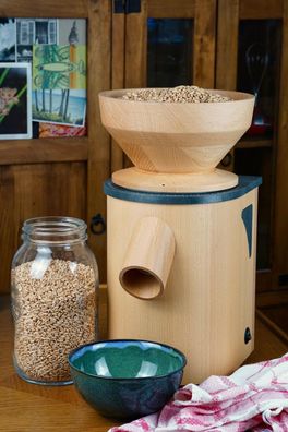 Getreidemühle Mockmill Lino 100 mit Keramik-Korund Mahlsteinen und Arboblend® Gehäuse