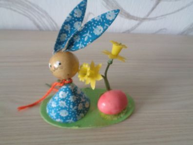 niedlicher Osterhase mit Ei und Blume Narzisse - Sebnitz DDR