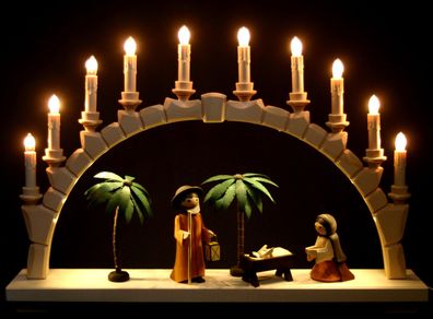Großer Schwibbogen geschnitzt mit Heilige Familie, Christi Geburt Ulmik Erzgebirge