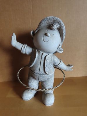 Figur Junge mit Hula-Hoop Reifen grau einfarbig ca. 20 cm H