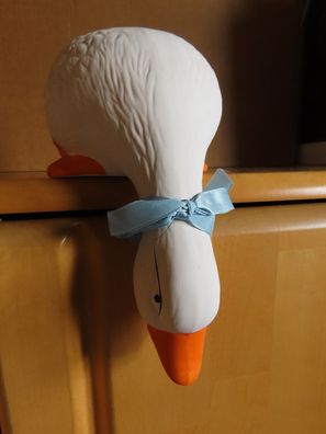 Figur Ente weiß mit Schleife Keramik Kantenhocker/ ca. 26 cm hoch