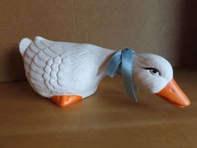 Figur Ente weiß Kopf nach vorne gestreckt mit Schleife Keramik / ca. 10 cm hoch