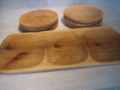 Servierplatte mit Tellern Servierteller Holzplatte Grillplatte Servieren Holz