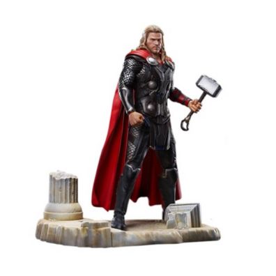 Marvels Avengers - Age of Ultron - Thor steht auf Säulen Ruine