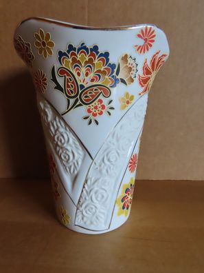 Vase Keramik oval rund weiß aufgemalte Blumen u. Rosenrelief