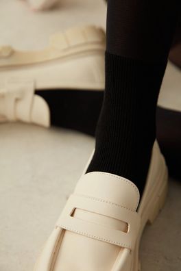 Schwarze Stiefel-Strumpfhose: Stilvoller Komfort für jeden Anlass