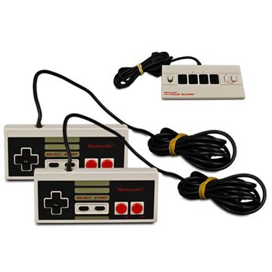 Nintendo ES - NES FOUR PLAYER Adapter + 2 Original NES Controller PADS