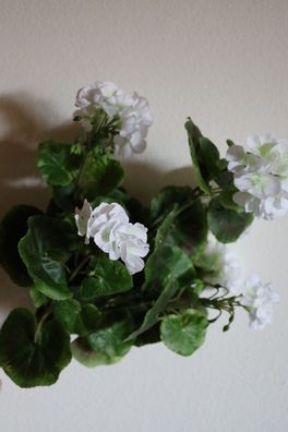 Geranienbusch künstlich, hoch, UV-beständig, Weiß, Höhe 40 cm, Balkonpflanze