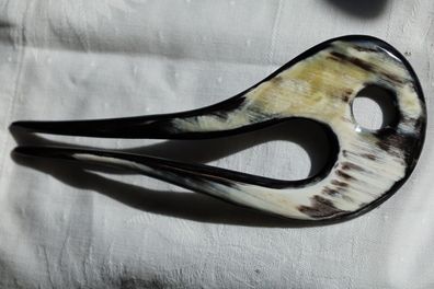 Haarnadel CABANE aus schwarz-weiß marmoriertem Horn