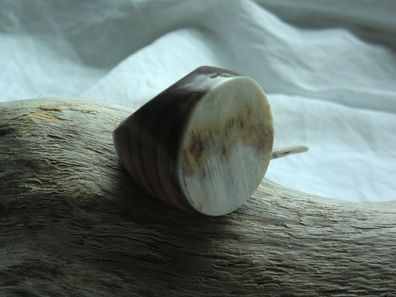 Handgefertigter Ring ARTA aus Holz, Ringdurchmesser innen ca. 17mm