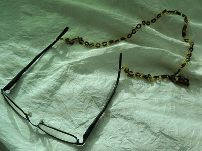 Handgefertigte Brillenkette NAZARE, Farbe Schwarz/ Braun, Modeschmuck aus Horn