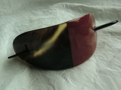 Haarspange AGA aus dunkelbraunem Horn, teilweise rot lackiert