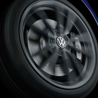 Dynamische Nabenkappen mit neuem Volkswagen Logo