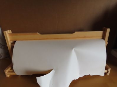 Papierrollenhalter aus hellem Holz ca. 51,5 cm breit mit Ablagefläche und Rolle/ Ikea