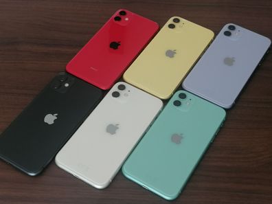 Apple iPhone 11 > Ohne Simlock / Dual-SIM / inkl. Zubehör
