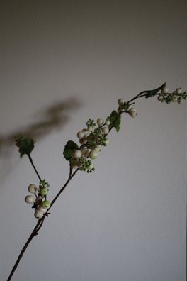 Schneebeeren-Zweig, Farbe Weiß-Grün, künstliche Blume