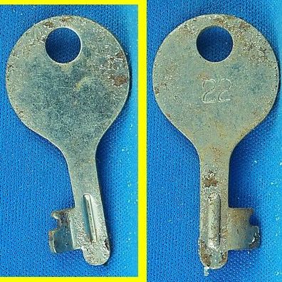 alter Flachschlüssel für Spardose / Sparschwein ca. 43 mm Schliessung 22