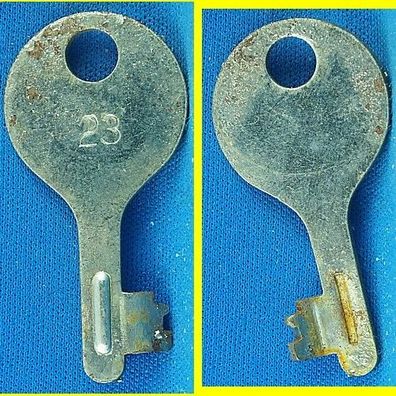 alter Flachschlüssel für Spardose / Sparschwein ca. 43 mm Schliessung 23