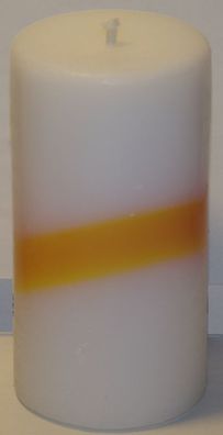 handgefertigte Stumpen-Kerze mit Farbwechsel - weiß-orange-weiß